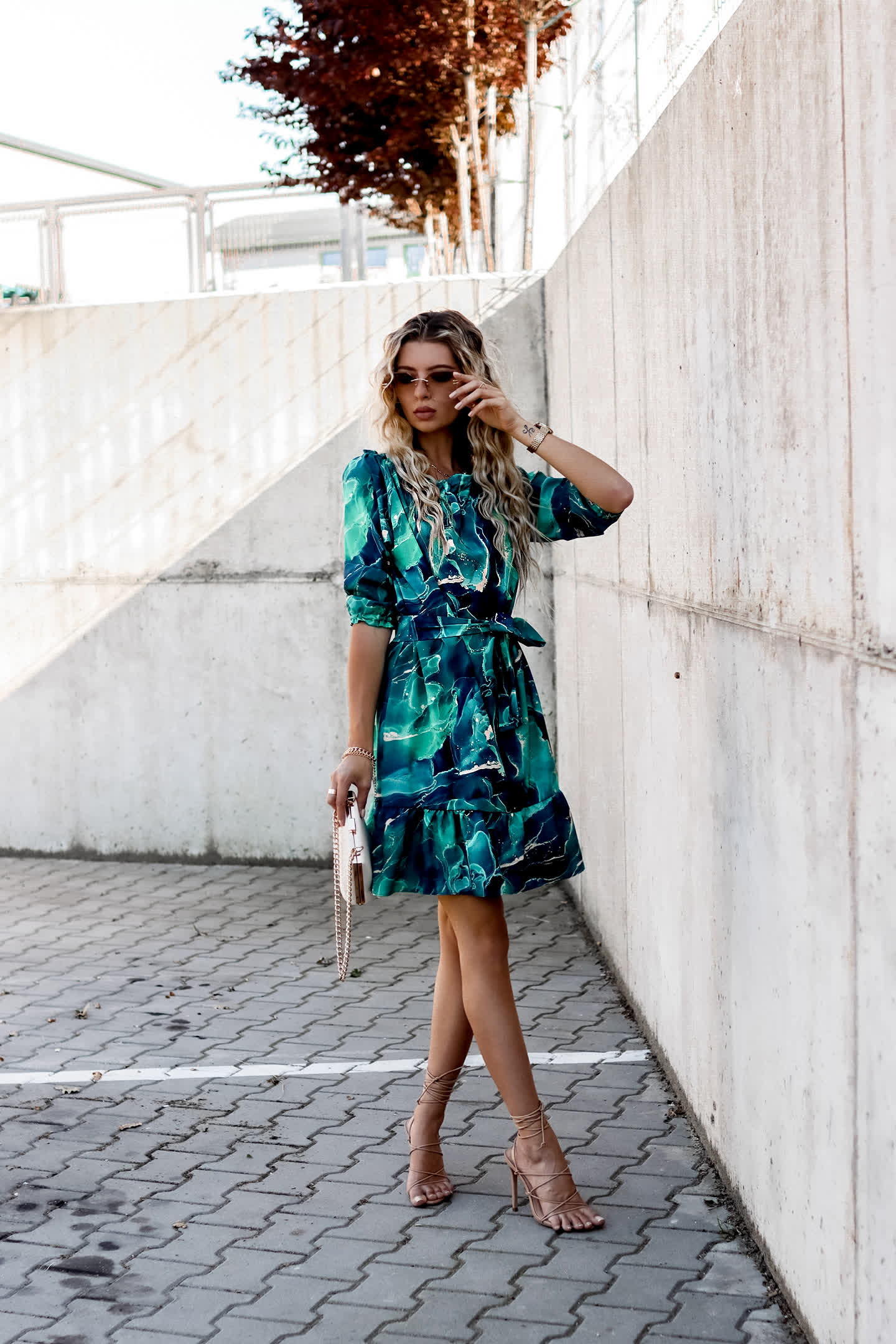 SUKIENKA HISZPANKA LUŹNA BĄDŹ WIĄZANA Z PASKIEM Z FALBANKĄ - obrazek 3